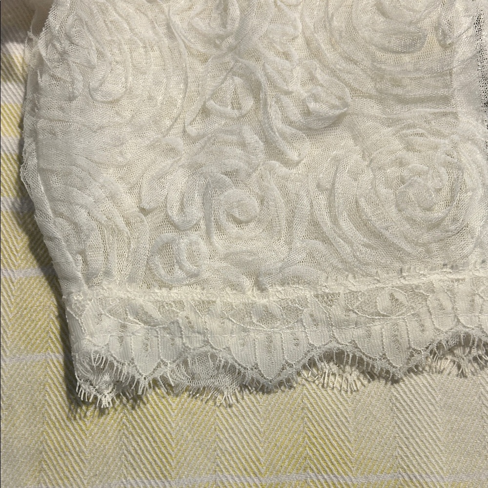 Floral White Lace Short-Sleeve Cropped Top, zip back size Medium - Picture 5 of 7